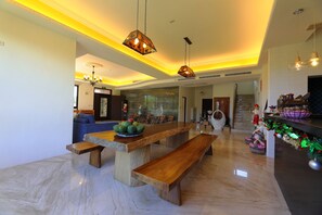 Interior detail - Floral Land B&B (Shoufeng)