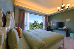 Desk, blackout drapes, iron/ironing board, free WiFi - Floral Land B&B (Shoufeng)