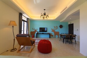 Quadruple Room | Desk, blackout curtains, iron/ironing board, free WiFi - Floral Land B&B (Shoufeng)