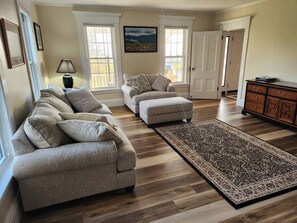 Smart TV, fireplace, DVD player, table tennis