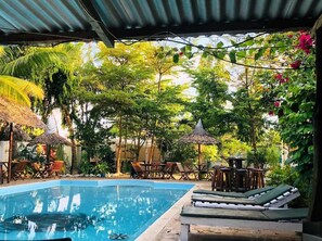 Kolam renang outdoor