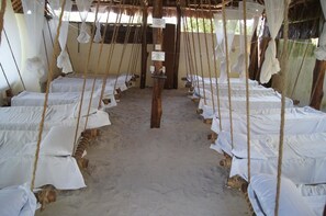 Dormitório compartilhado standard (Hammock beds) | Ferros/tábuas de passar roupa, Wi-Fi de cortesia