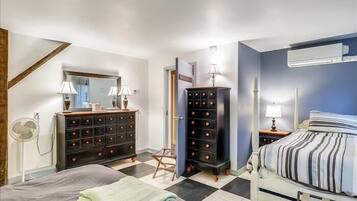 9 bedrooms, iron/ironing board, free WiFi, bed sheets