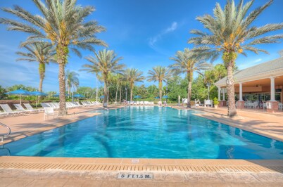 "Awesome Disney Villa" Short drive to Disney World!