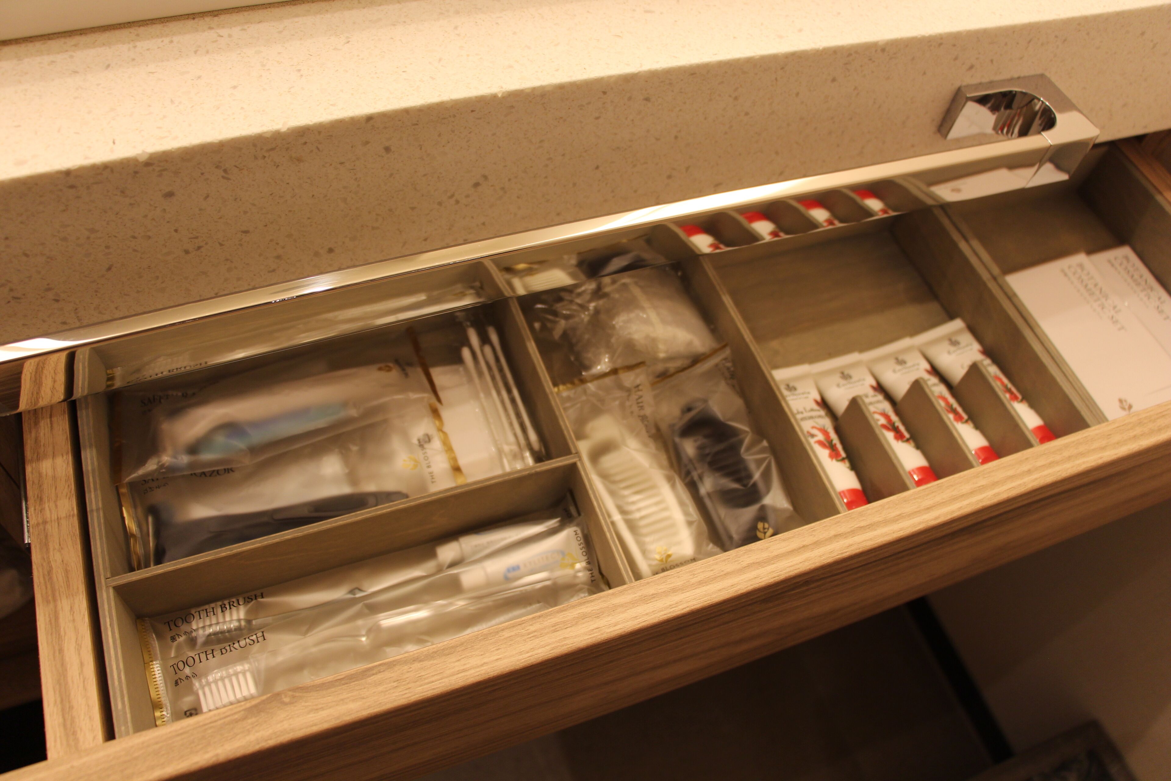 combined shower/bathtub, free toiletries, hair dryer, slippers