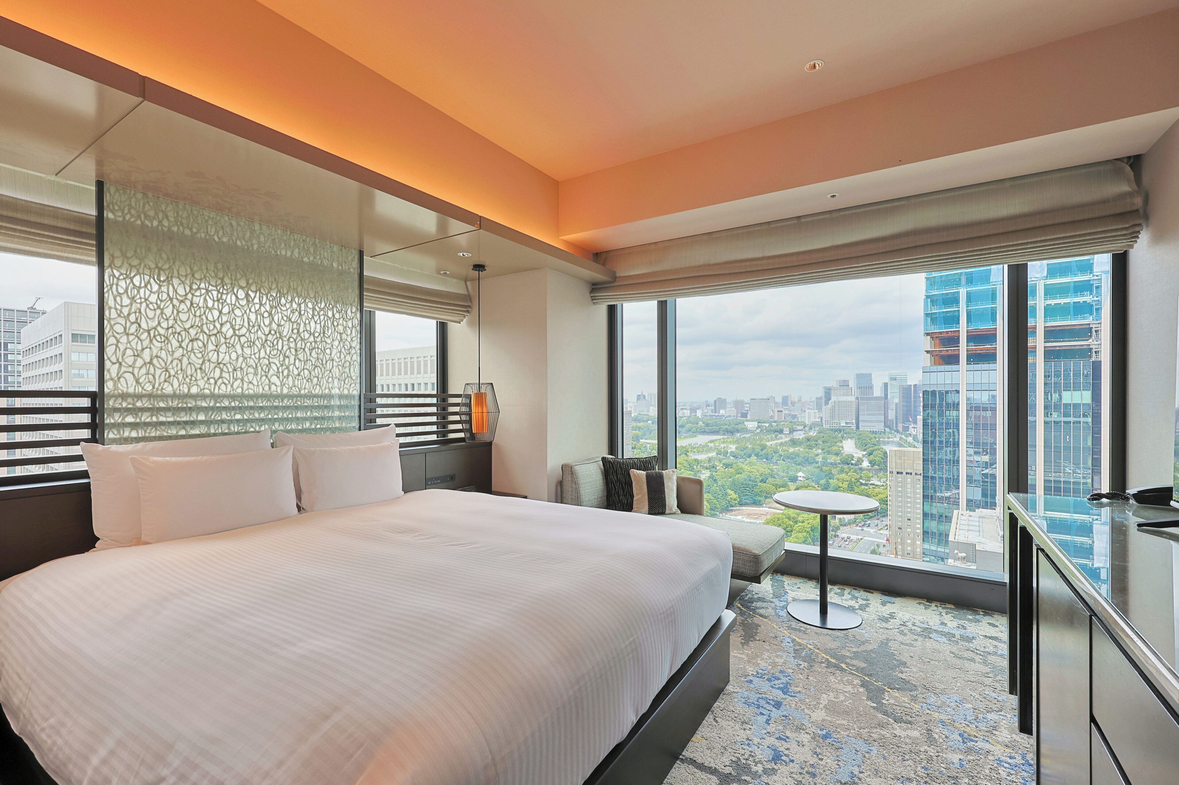 Deluxe Corner King Room, 31sqm, Max 2 Adults, Non Smoking | Down comforters, in-room safe, blackout drapes, soundproofing
