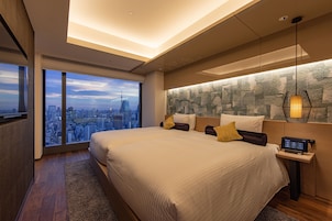 Down duvets, in-room safe, blackout curtains, soundproofing