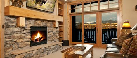 Smart TV, fireplace
