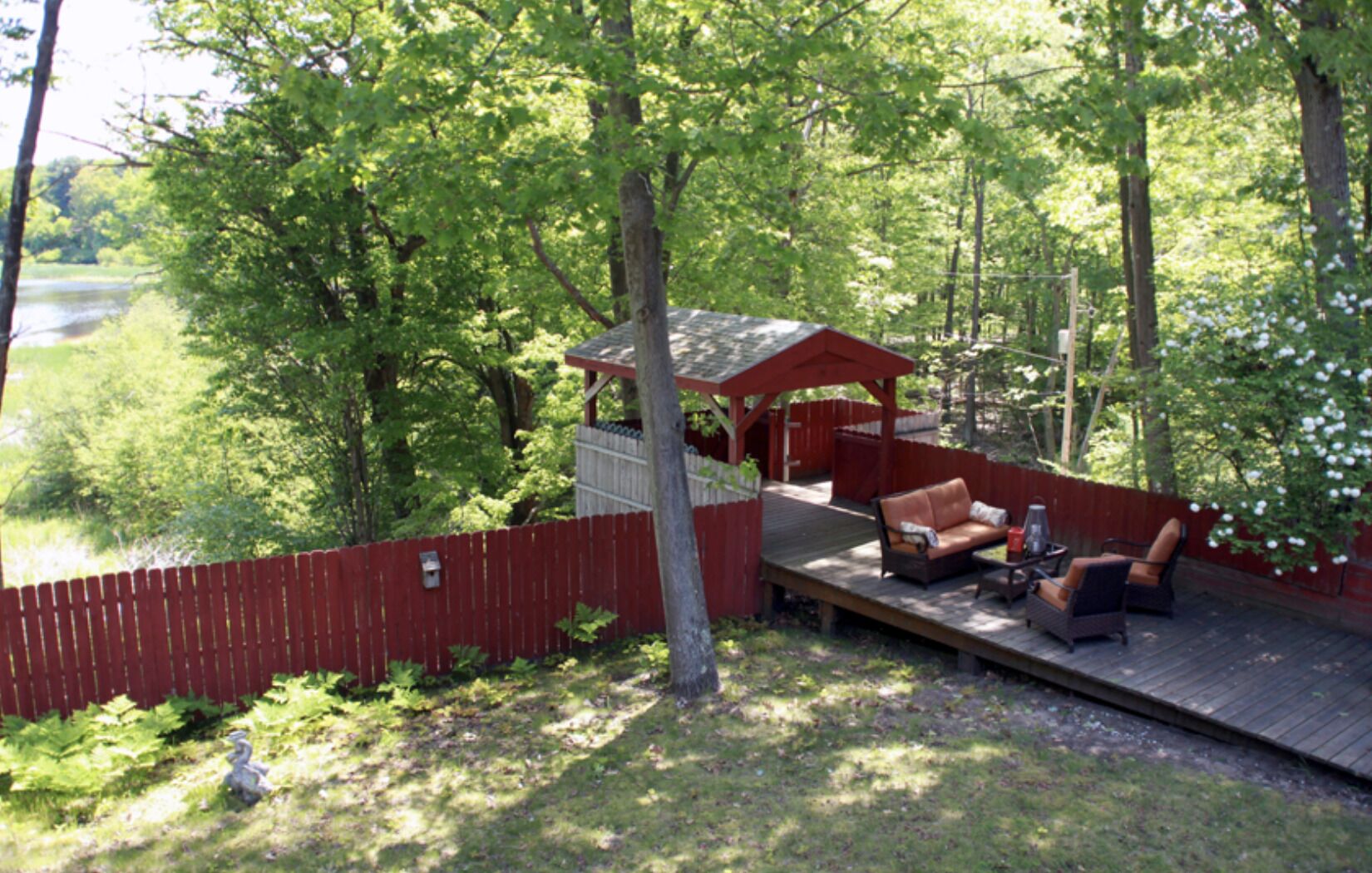 Large Retreat Oasis Nestled in the Woods Alongside Beautiful Pigeon River