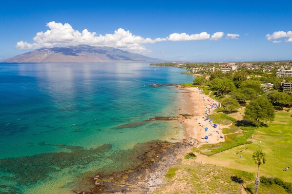 Beach nearby, sun loungers, beach towels