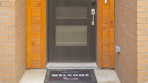 A modern door with a number plate, a doormat, and a mailbox. - 🏙️ Views 🌆 from Spectacular Rooftop | 🔥Fire Pit | Bach Groups!💃🏼🕺🏼 (Nashville)