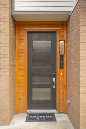 Exterior detail - 🏙️ Views 🌆 from Spectacular Rooftop | 🔥Fire Pit | Bach Groups!💃🏼🕺🏼 (Nashville)