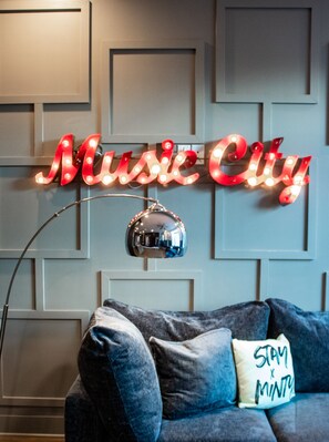 Interior - 🏙️ Views 🌆 from Spectacular Rooftop | 🔥Fire Pit | Bach Groups!💃🏼🕺🏼 (Nashville)