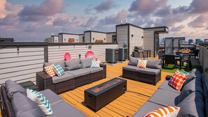 A rooftop terrace with outdoor seating, a fire pit, and a city skyline view. - 🏙️ Views 🌆 from Spectacular Rooftop | 🔥Fire Pit | Bach Groups!💃🏼🕺🏼 (Nashville)