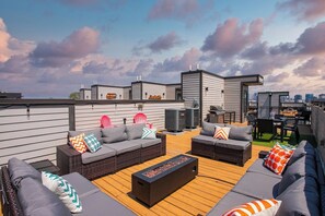 Terrace/patio - 🏙️ Views 🌆 from Spectacular Rooftop | 🔥Fire Pit | Bach Groups!💃🏼🕺🏼 (Nashville)