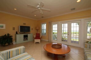 TV - Waterfront Indigo Reef Villa w/ Private Boat Slip & Pool (Marathon)