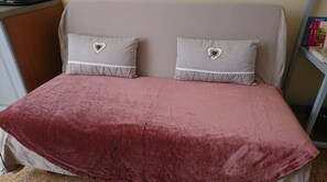 1 slaapkamer, een strijkplank/strijkijzer, gratis wifi, beddengoed