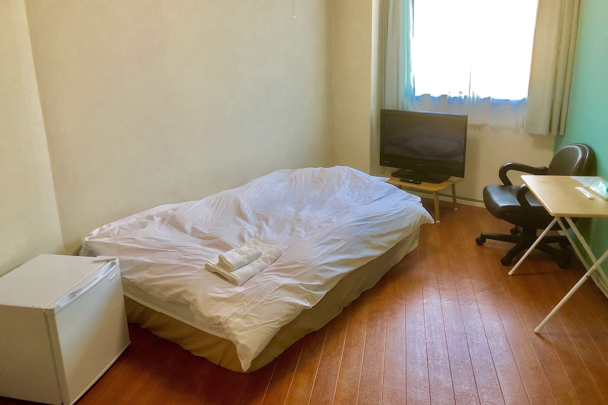 Kamar (Semi Double) | Wi-Fi gratis dan seprai linen