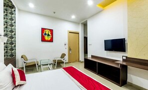 1 bedroom, Egyptian cotton sheets, premium bedding, memory-foam beds