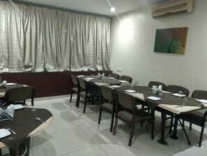 Restaurant - JK Rooms 122 Shaheen Lodging & Boarding (Nagpur)
