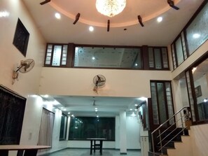 Business centre - JK Rooms 122 Shaheen Lodging & Boarding (Nagpur)