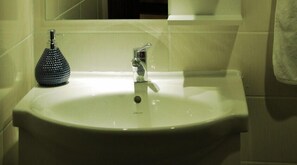 Bathroom sink - Pasha Suites Hotel (Balikesir)