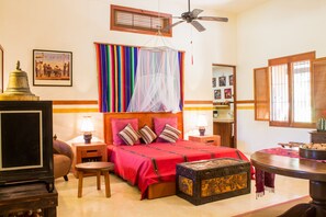 4 Schlafzimmer, Zimmersafe, Schreibtisch, Bügeleisen/Bügelbrett