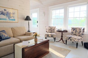 Smart TV, fireplace - Pet-Friendly Hill Country Cottage -- Secluded, Firepit,  Private Ranch Stay (Fischer)