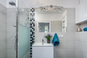 Appartement, 2 chambres | Salle de bain