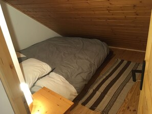 2 bedrooms, iron/ironing board, bed sheets