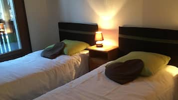 2 Schlafzimmer, BĂŒgeleisen/BĂŒgelbrett, BettwĂ€sche