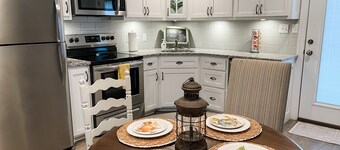 Beautiful New Guesthouse, Cottage Style,  Close to Palo Duro Canyon & WTA&M