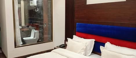 Deluxe Room, 1 Double Bed, Non Smoking | Living area