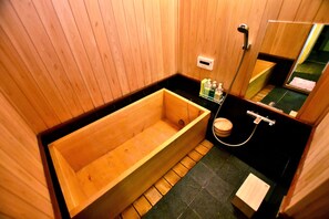 町家 | バスルーム | バスアメニティ (無料)、ヘアドライヤー、タオル