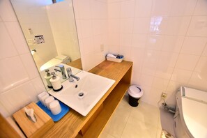 Japanese Style Townhouse | Bathroom sink - Himetei Takasegawa (Kyoto)