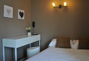 Cots/infant beds, bed sheets