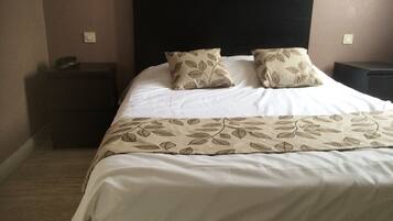 Superior Double Room | Cribs/infant beds, bed sheets