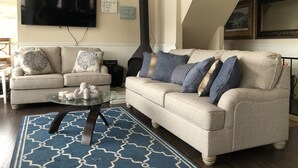 A living room with two sofas, a coffee table, and a flat-screen TV. - Catalina's Premier Bay View Vacation Home (Avalon)