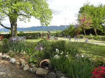 vue du jardin et du gĂźte