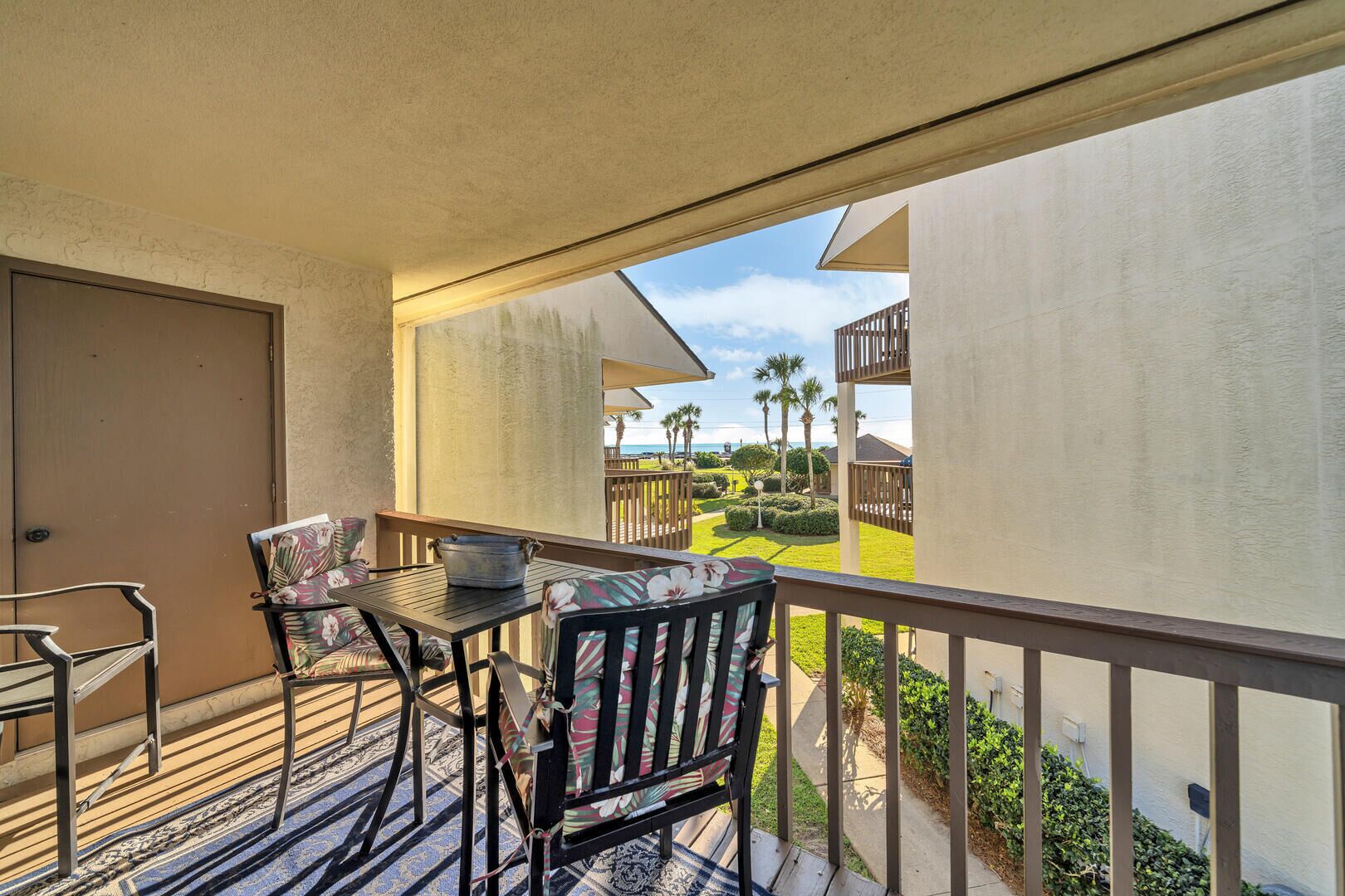Beach Service! Pet Friendly!  Blue Surf 9!