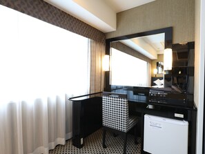 Down duvets, desk, laptop workspace, blackout curtains - APA Hotel Shinjuku Kabukicho Chuo (Tokyo)