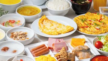 朝食 (ビュッフェ)、毎日提供 (1 名様 1600 JPY)