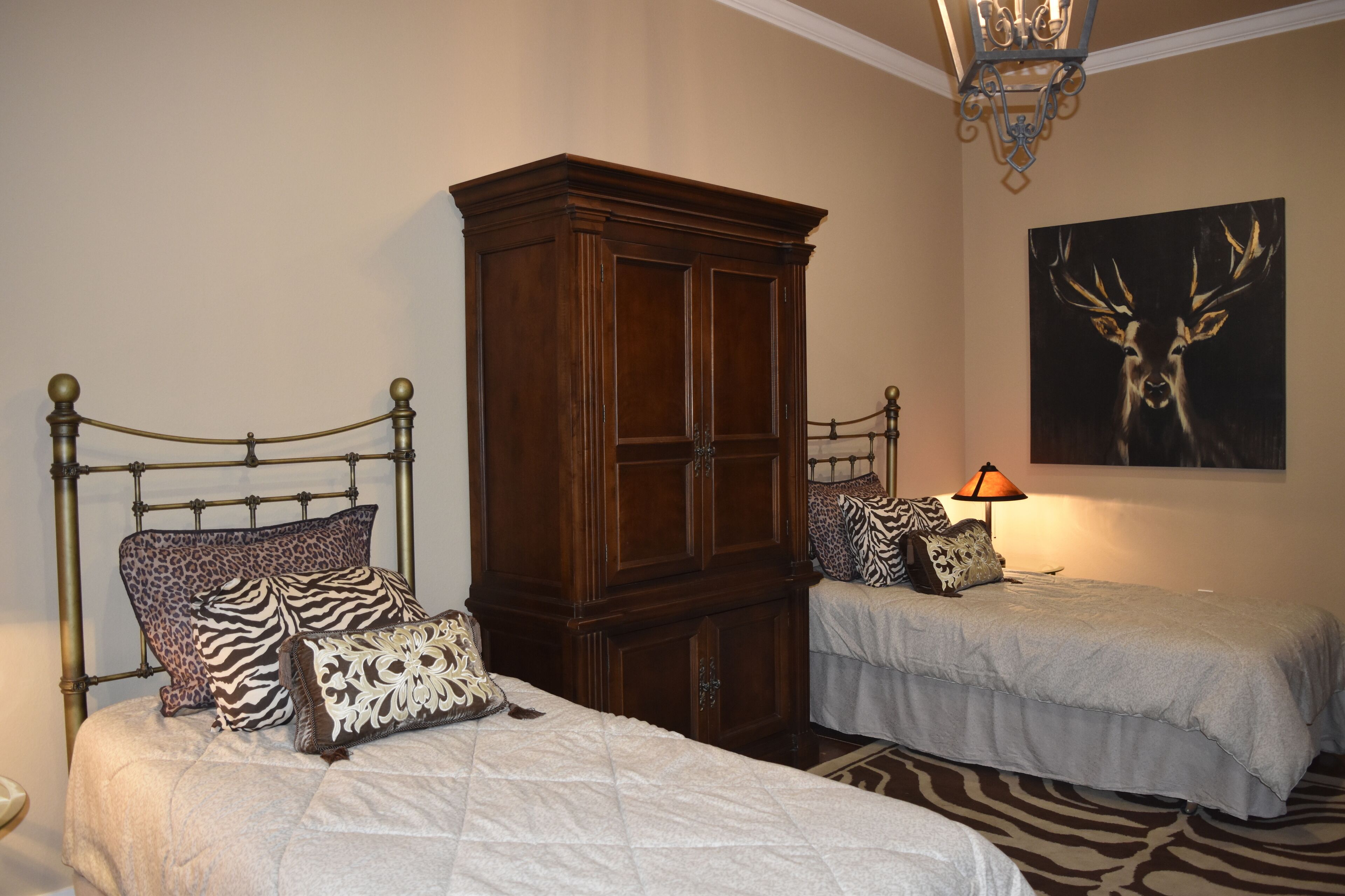 Twin Beds May Be Changed to King-Size Bed w/Advanced Notice