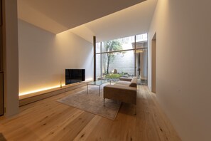 Casa (Private Vacation) | Sala de estar | Una televisión de pantalla plana, películas de pago