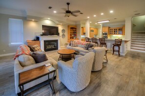 Flat-screen TV, fireplace, video game console, DVD player - Destiny By The Sea (Destin)