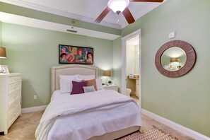 3 bedrooms, iron/ironing board, wired Internet - Carillon Sunset 201 (Panama City Beach)