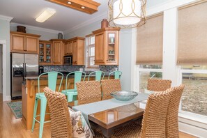 Full-sized fridge, microwave, dishwasher, cookware/dishes/utensils