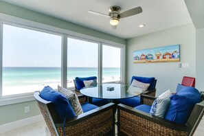 Flat-screen TV - Bogey's Beach House (Miramar Beach)