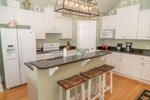 Full-sized fridge, microwave, dishwasher, cookware/dishes/utensils