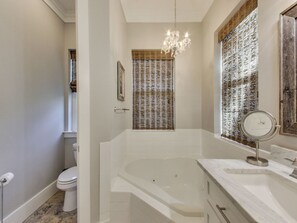 Baignoire et douche séparées